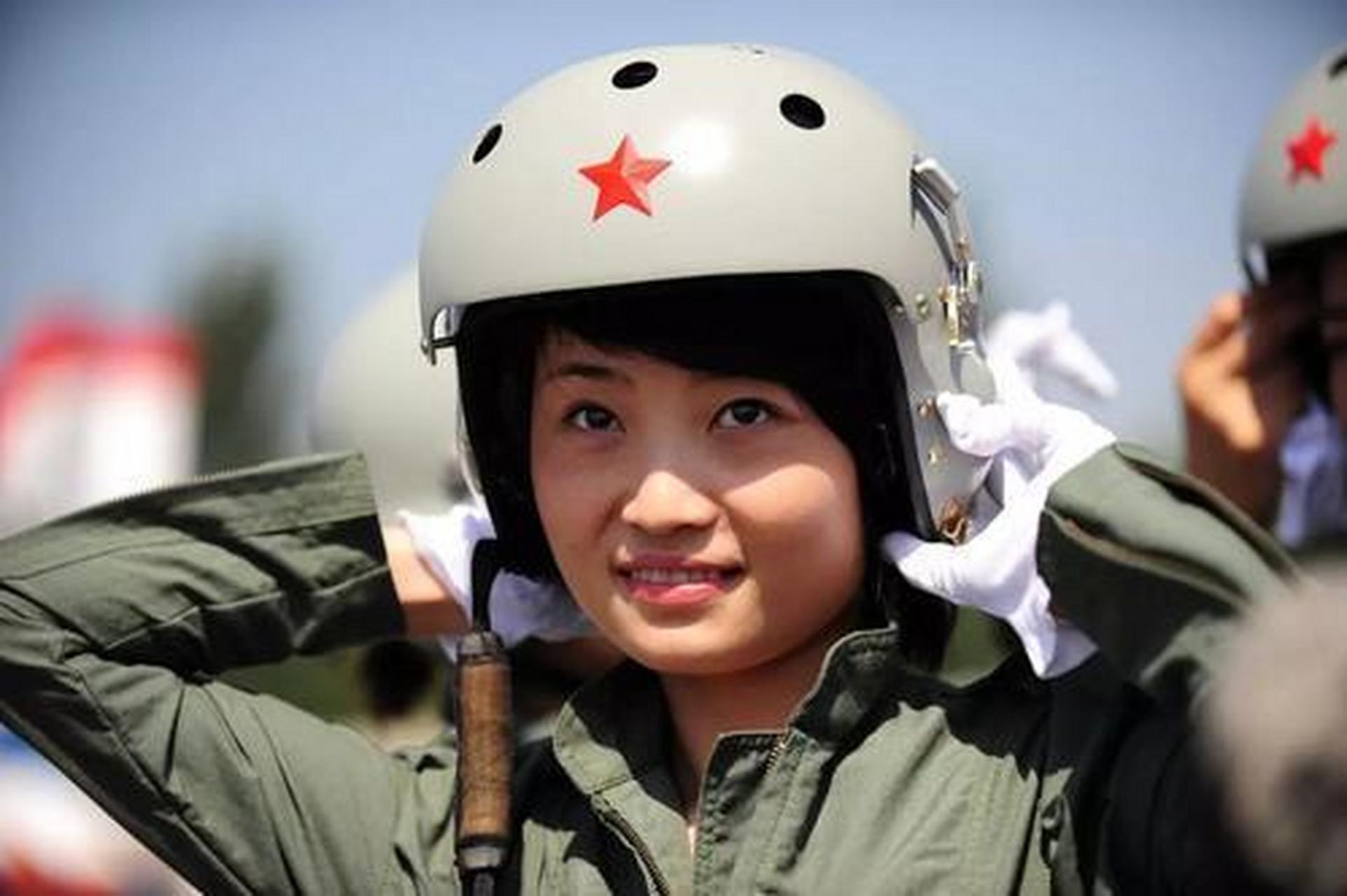 四川女飛行員余旭，英勇無(wú)畏的藍(lán)天使者，四川女飛行員余旭，藍(lán)天的英勇使者