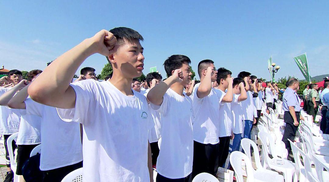 兵役登記證上大學(xué)一定要嗎？詳解兵役登記與大學(xué)入學(xué)要求，關(guān)于兵役登記證與大學(xué)入學(xué)要求的詳解，是否上大學(xué)必須持有兵役登記證？