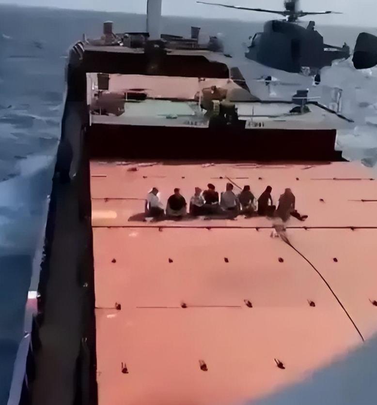 俄羅斯向美軍艦開火，事件背景與SEO解讀，俄羅斯對美軍艦開火事件背景解析與SEO視角解讀