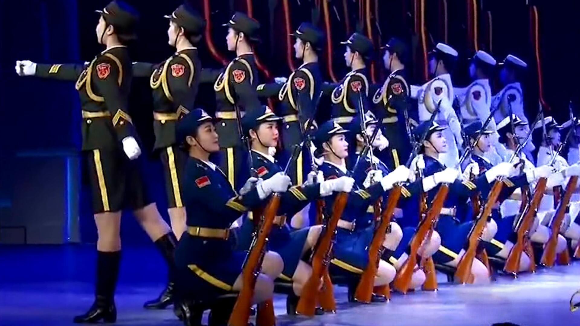 三軍女兵隊跳舞，展現(xiàn)力量與柔美的完美結(jié)合，三軍女兵隊舞蹈，力量與柔美的完美交融