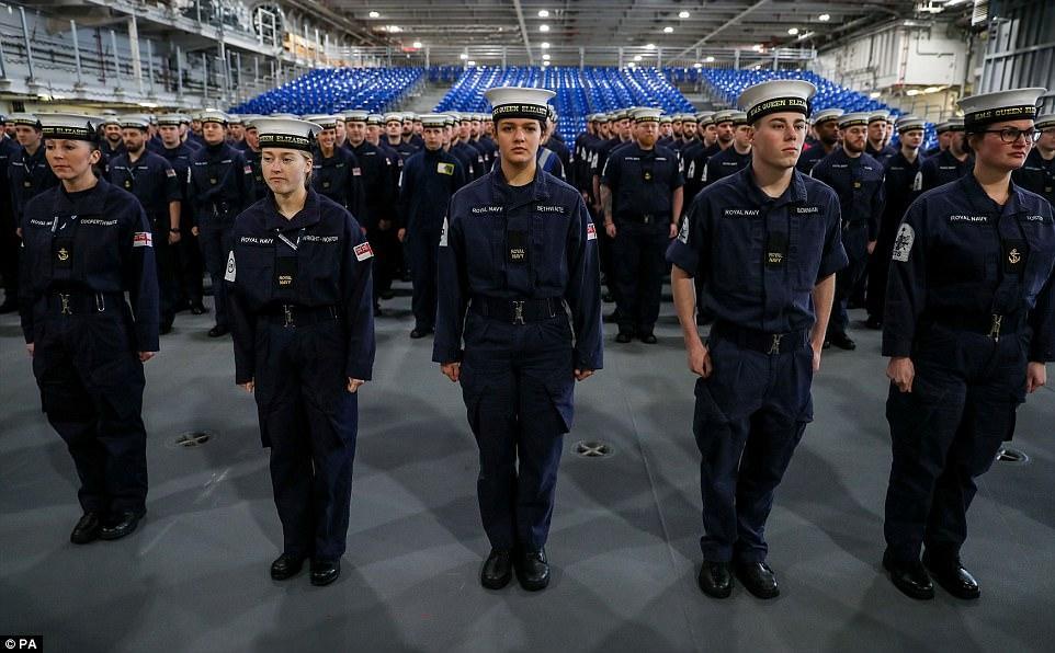 伊麗莎白女王號航母圖片，展現(xiàn)英國海軍力量的驕傲，伊麗莎白女王號航母展示英國海軍力量的風(fēng)采