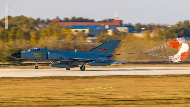 關(guān)于2022年殲-7還有多少架的探討，探討，殲-7戰(zhàn)機(jī)在2022年的數(shù)量概況