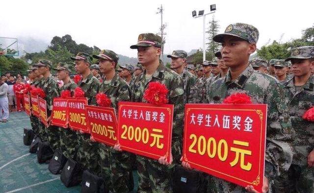 大學生如何參軍，一條充滿榮耀與成長的道路，大學生參軍之路，榮耀與成長的交織