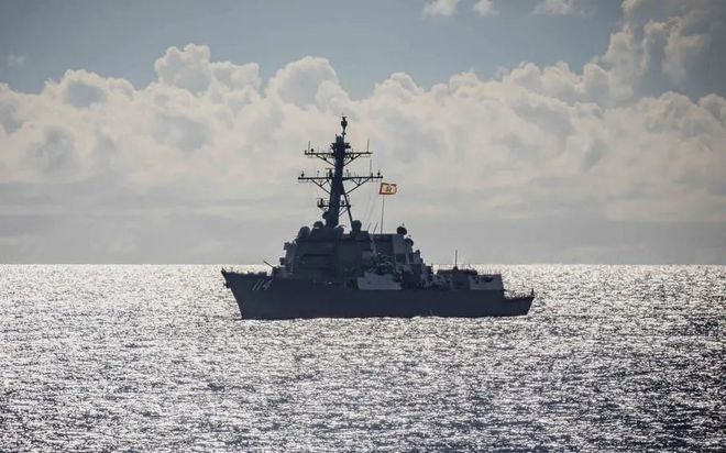 美軍艦闖入臺(tái)灣海峽，國際海域的航行自由與挑戰(zhàn)，美軍艦駛?cè)肱_(tái)灣海峽，航行自由還是挑戰(zhàn)？