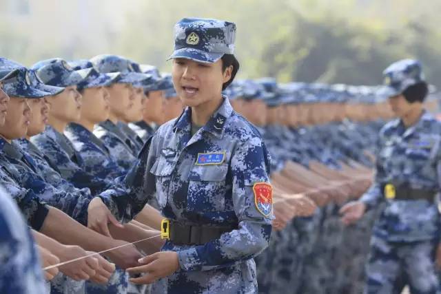 大學(xué)生女兵容易被錄取嗎？解析影響因素與機(jī)會(huì)平等，女大學(xué)生兵錄取機(jī)會(huì)解析，影響因素與平等權(quán)益探討