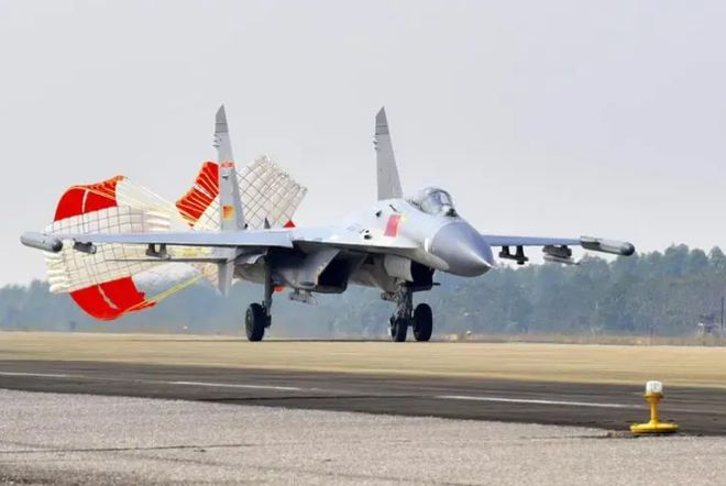 連云港軍用機(jī)場殲-11，揭秘軍事航空的神秘面紗，揭秘連云港軍用機(jī)場殲-11軍事航空的神秘面紗