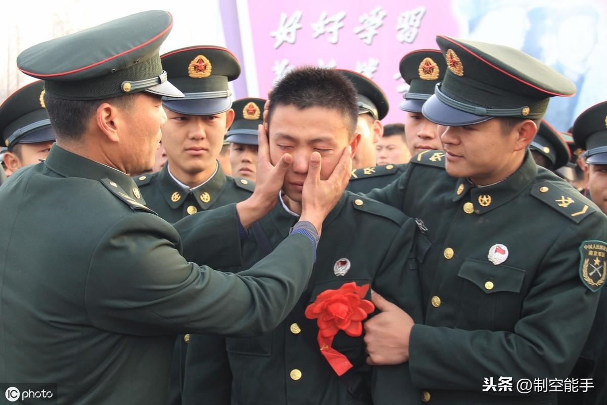 空軍義務(wù)兵在軍隊(duì)中的職責(zé)與角色，探尋空軍義務(wù)兵的主要任務(wù)，空軍義務(wù)兵職責(zé)與角色探究，主要任務(wù)解析