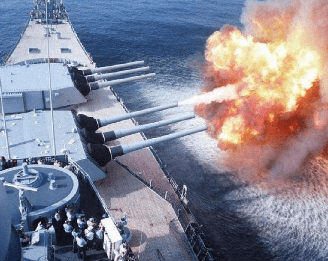 為什么岸炮打不過艦炮，深度解析背后的原因，岸炮與艦炮的較量，解析背后的原因與差異