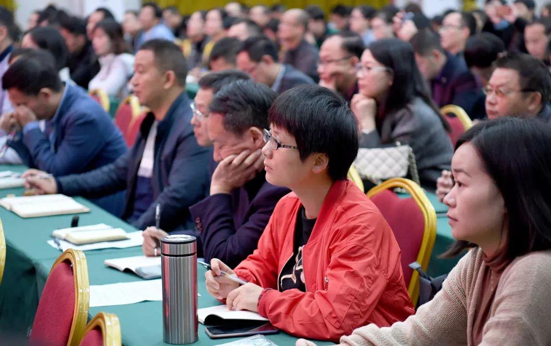 新聞報(bào)刊最新一期，深度解讀熱點(diǎn)事件，掌握最新資訊動(dòng)向，新聞熱點(diǎn)深度解讀，掌握最新資訊動(dòng)向