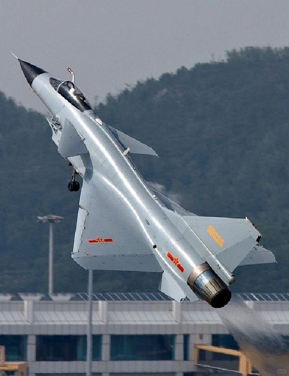 殲-10戰(zhàn)斗機(jī)是幾代機(jī)？全面解析中國(guó)空軍的主力戰(zhàn)機(jī)，中國(guó)空軍主力戰(zhàn)機(jī)殲-10戰(zhàn)斗機(jī)的全面解析，幾代機(jī)？