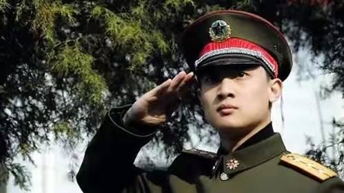 關(guān)于21式新軍裝的價格解析，一套究竟多少錢？，21式新軍裝價格深度解析，一套究竟價值多少？