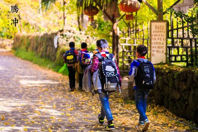 小學生旅游必去的地方——探索知識的海洋，培養(yǎng)視野的廣闊，小學生旅游必去之地，拓寬視野，探索知識海洋的奇妙之旅