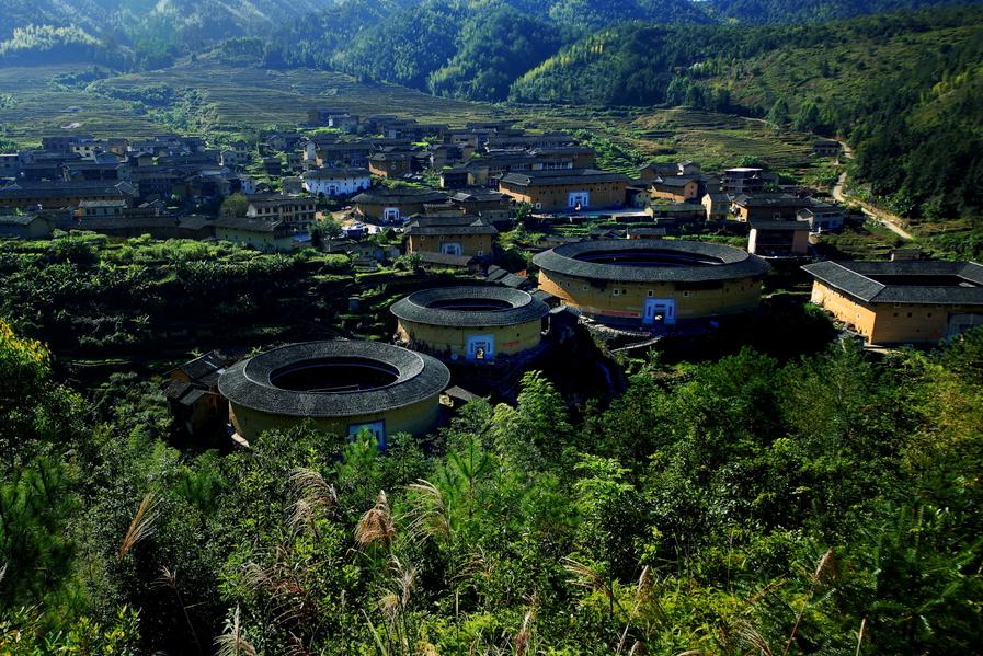 南靖土樓與永定土樓，哪個(gè)更值得一游？，南靖土樓與永定土樓，哪個(gè)更值得一游？對(duì)比解析指南