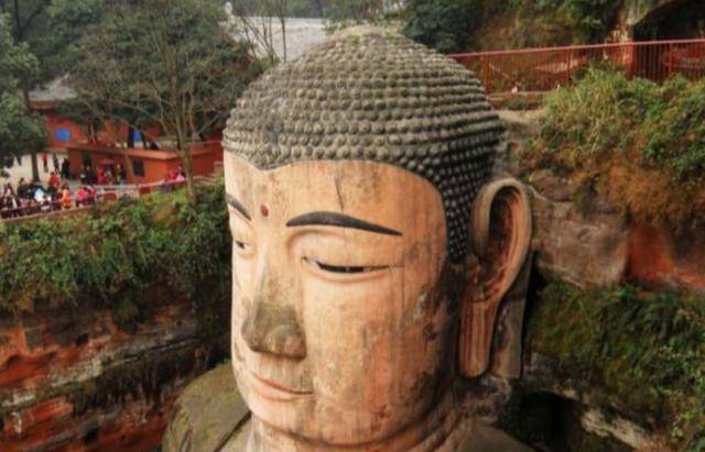 樂山大佛景區(qū)安全事故與旅游安全探討，樂山大佛景區(qū)安全事故分析與旅游安全策略探討
