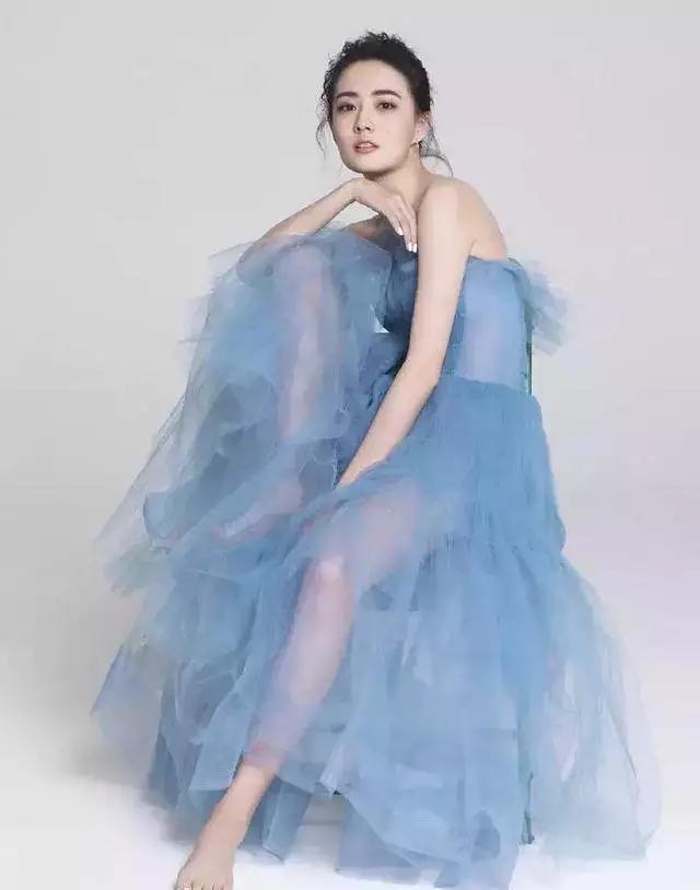 探究90后女明星的世界，璀璨星辰的她們都有哪些獨(dú)特魅力？，璀璨星辰下的90后女明星，獨(dú)特魅力大揭秘！